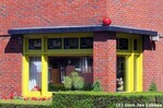 Kozijnen begane grond met betonnen luifel.
<br/>
Gert-Jan Lobbes, 2017